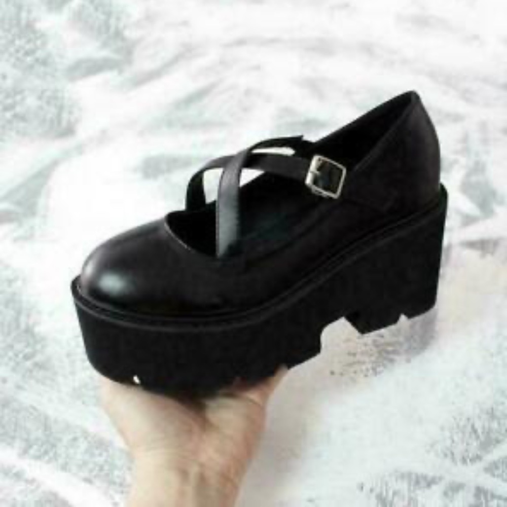 Adorable Little Gothic Mary Jane Platforms US7.5